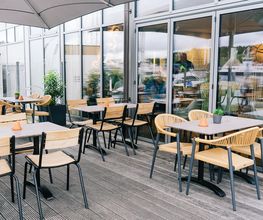 Junge Die Bäckerei. Bild 3