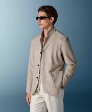 This sand blazer is cut to a relaxed fit for a comfortable, slightly looser silhouette with natural shoulders. It features wide notch lapels, patch pockets, and a single-breasted closure.