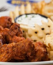 Pluckers Wing Bar image 3