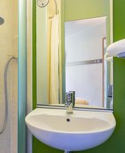 B&B HOTEL Strasbourg Nord Artisans image 7