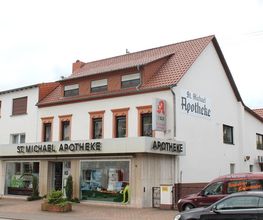 Aussenansicht der St. Michael Apotheke