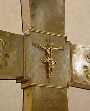 Das Altarkreuz von Arnold Rickert/Bielefeld entstand nach 1937