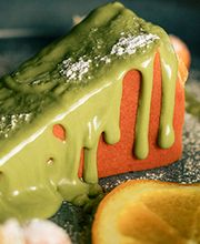 San Sebastian Cheesecake, weich, cremig und mit einem verführerischen Hauch von Salted Caramel. Dieser Cheesecake ist pures Glück auf der Gabel! Einmal probiert, nie mehr vergessen.