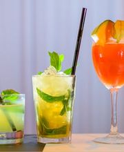 Le Gourmet – Catering für alle Sinne. Erleben Sie exklusiven Genuss mit einem Eventcatering, bei dem außergewöhnliche kulinarische Erlebnisse im Mittelpunkt stehen
Im einzigartigen Ambiente der frühindustriellen Palazzo Halle bieten wir Ihnen wechselnde, thematische Köstlichkeiten, die Sie den Alltag vergessen lassen. Unser Küchenteam kreiert mit Leidenschaft Gerichte, die sowohl geschmacklich als auch optisch begeistern und Ihr Event zu etwas Besonderem machen.
Le Gourmet steht für erstklassiges Catering und individuelle Genussmomente. Egal ob elegante Galas, private Feiern oder rustikale Veranstaltungen – wir legen Wert auf frische, regionale Zutaten, eine sorgfältige Zubereitung und einen exzellenten Service.
Bei uns wird Essen zum Erlebnis: Sehen Sie zu, wie unsere Köche Speisen live vor Ihren Augen zubereiten. Mit Liebe zum Detail und einem innovativen Ansatz schaffen wir Genusserlebnisse, die in Erinnerung bleiben. Entdecken Sie Le Gourmet und erleben Sie Catering, das jeden Moment unvergesslich macht.