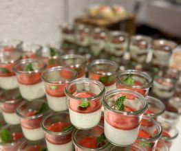 Kokos Pana Cotta mit Erdbeer-Minz-Ragout