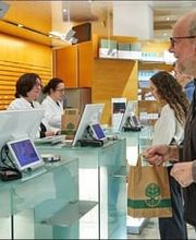 Aussenansicht der Westend-Apotheke OHG