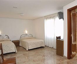 hostal-aragon-interior-03.jpg
