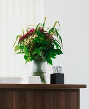 Notar Andreas Greger, in Ingolstadt berät Sie als juristischer Experte und klärt sie umfassend über die Bedeutung derartiger Rechtsgeschäfte auf. Er wahrt die Interessen sämtlicher Vertragsteile durch rechtssichere Formulierungen und gewährleistet, dass rechtlich Unerfahrene nicht benachteiligt werden. Er beurkundet Rechtsgeschäfte und erledigt als vertrauenswürdige Schnittstelle zwischen den Vertragspartnern, Behörden, Gerichten und Finanzämtern den reibungslosen Vollzug der Urkunden. So sorgt er für Rechtssicherheit und Rechtsfrieden.