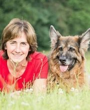 Hundetrainerin mit Fachrichtung Hunde-/ und Welpenerziehung