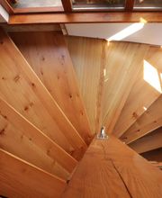 ... wird zu einer schönen Wendeltreppe aus Lärchenholz.