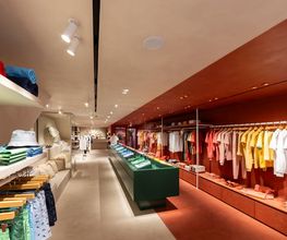 Lacoste Saint Tropez image 8