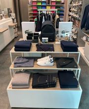 Close Up - Store