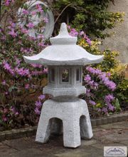 Gartendeko Steinlaterne als asiatische Garten Steinleuchte