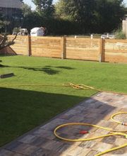 Rollrasen, Pflastersteine, Zaunarbeiten
