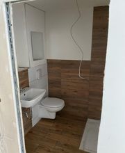 Gästebad Holzoptik.jpg
