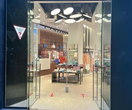GUESS imagen 4