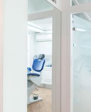 Zahnarztpraxis zwei unserer Behandlungszimmer