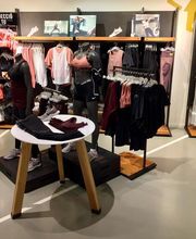 Nike Store Diagonal imagen 7