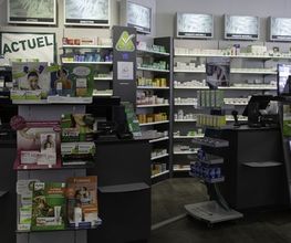 Pharmacie-Amavita-Carl-Vogt-caissier