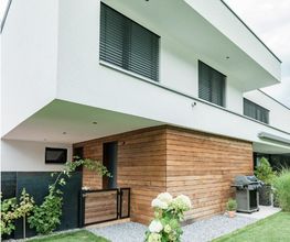 Verbringen Sie ein Like, wenn Sie auch in dieses Traumhaus in den Bergen verliebt sind. Die modernen Linien und Kanten sind einfach perfekt.
#internorm #fenster #haustüren #türen