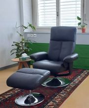 Hypnosestuhl in moderner Praxis