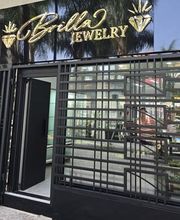 The Brilla Jewelry store exterior features a stylish black facade with a prominent "Brilla Jewelry" sign, highlighting its expertise in fine jewelry, luxury watches, and jewelry repair. Located in a vibrant area, this tienda de joyería offers custom gold and diamond pieces. Explore more at https://joyeriabrilla.com/.