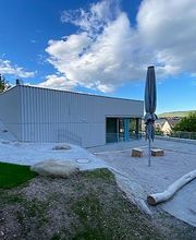 FRÖBEL-Kindergarten Wangener Höhe in Stuttgart, Außenansicht, FRÖBEL-Logo, © 2021 FRÖBEL e.V. Alle Rechte vorbehalten