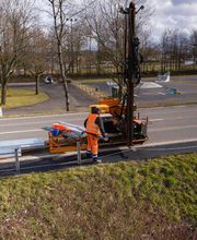 Montage von Schutzplanken durch Volkmann & Rossbach
