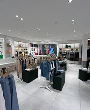 Close Up - Store