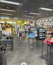 innenraum-amavita-apotheke-wynecenter