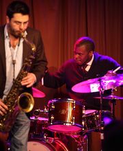 Jazz ist alt, Jazz ist neu, Jazz ist Vielfalt, Jazz ist für Alle – Unser Programm zeigt den Jazz in all seinen Spielarten: Traditionelles neben Innovativem, Grenzgänger neben Weltstars der Szene und Nachwuchskünstlern aus der Region. Unser Engagement gilt einer starken, gesunden und vielfältigen Musikszene, einer musikbegeisterten und motivierten Jugend sowie dem Ziel, Karlsruhes Kulturangebot um hochwertige Konzerte zu bereichern und unserem Publikum den besonderen Jazzmoment zu ermöglichen. Jazz ist unsere Leidenschaft.