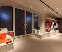 Lacoste Saint Tropez image 2