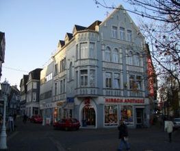 Aussenansicht der Hirsch Apotheke