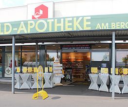 Aussenansicht der Gold-Apotheke am Bergl