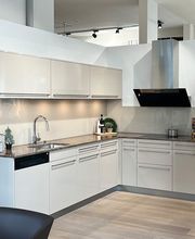 Sanitas Troesch Fischer Küchen & Haushaltgeräte, Küchenausstellung Baar Bild 1