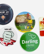 Buttons - kleine Anstecker mit Ihrem Logo, einem Slogan oder einer Botschaft.