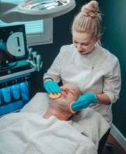 Hydrafacial-Behandlung Mann