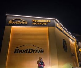 Neumáticos y mantenimiento
Taller perteneciente a la red BestDrive del Grupo Continental, ofrece servicios de neumáticos, mecánica rápida. En Binaced
Disponemos de neumáticos de primeras marcas a precios muy competitivos.
Servicios de camión