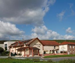EARL DE LA LOGE image 1