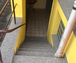 Kellertreppe abgedichtet und mit Steinteppich Colorquarz beschichtet