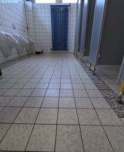 Toilettenboden vorher