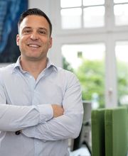 Dirk Schmid, Geschäftsführer der Upscaled Media GmbH - Ihr Experte für automatisierte Kundengewinnung und smartes Online-Marketing für lokale Unternehmen.