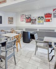 La Chaumiere Willy's Bar image 1