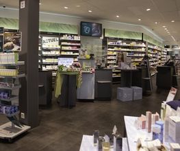 caissier-pharmacie-amavita-jura