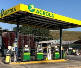 AGROLA Tankstelle in Melchnau; überdacht; freistehend mit drei Tanksäulen und Zahlterminal; bei Landi