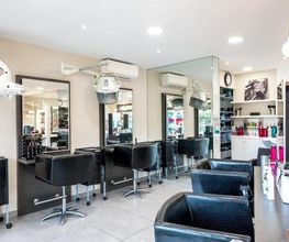 Neuilly Coiffure image 10