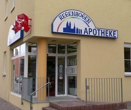 Aussenansicht der Regenbogen-Apotheke