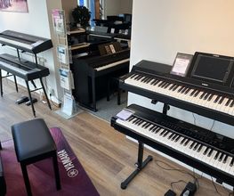 Ausstellung Stagepianos im Pianohaus Kemp in Bielefeld