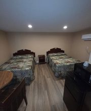 AA Royal Motel & Campgrounds image 4