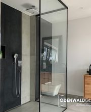 Walk-In-Eckdusche schwarze Profile